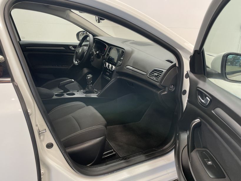 RENAULT MEGANE IV BERLINE 2021 - Photo n°7