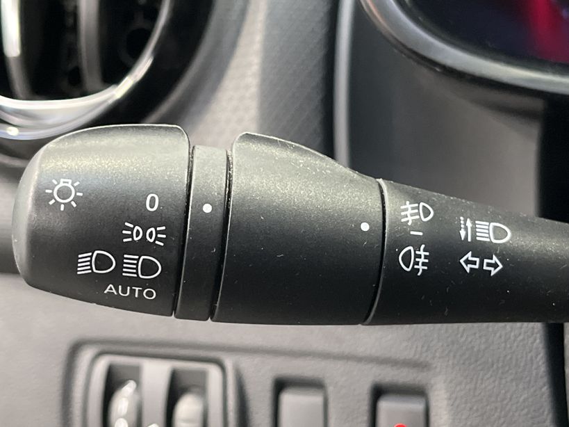 RENAULT CLIO IV ESTATE 2018 - Photo n°27