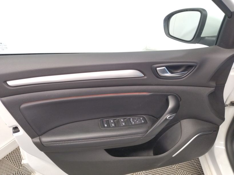 RENAULT MEGANE IV BERLINE 2018 - Photo n°10