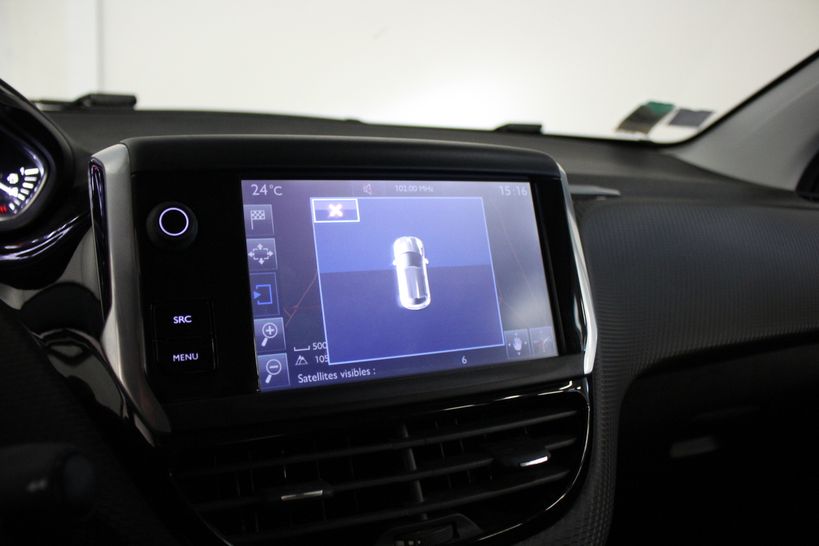 PEUGEOT 208 2015 - Photo n°14