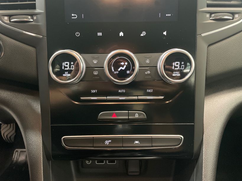 RENAULT MEGANE IV BERLINE 2022 - Photo n°19