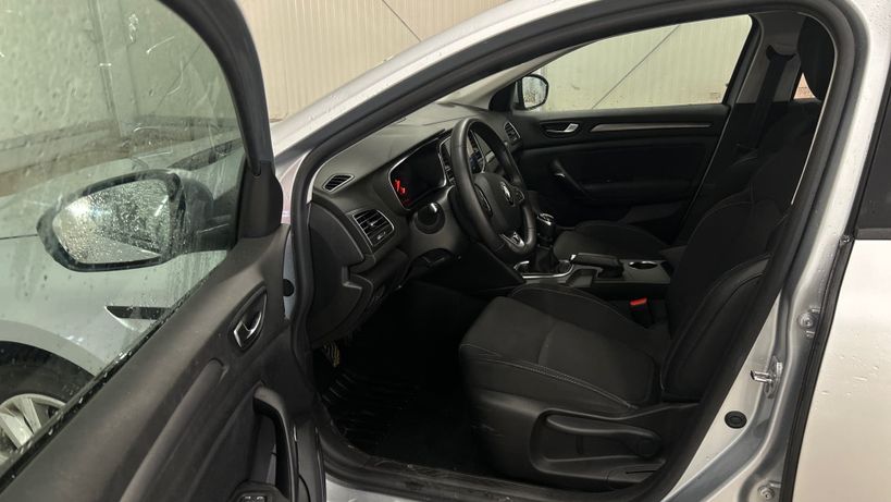 RENAULT MEGANE IV BERLINE 2021 - Photo n°11