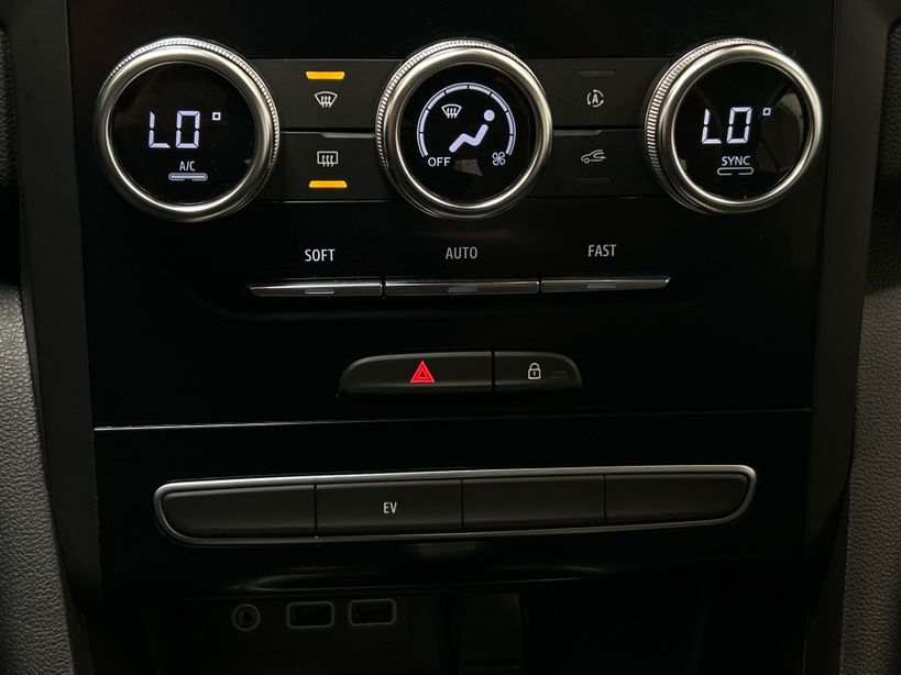 RENAULT MEGANE IV BERLINE 2023 - Photo n°17