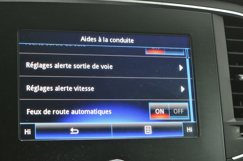 RENAULT MEGANE IV ESTATE BUSINESS 2017 - Photo n°19
