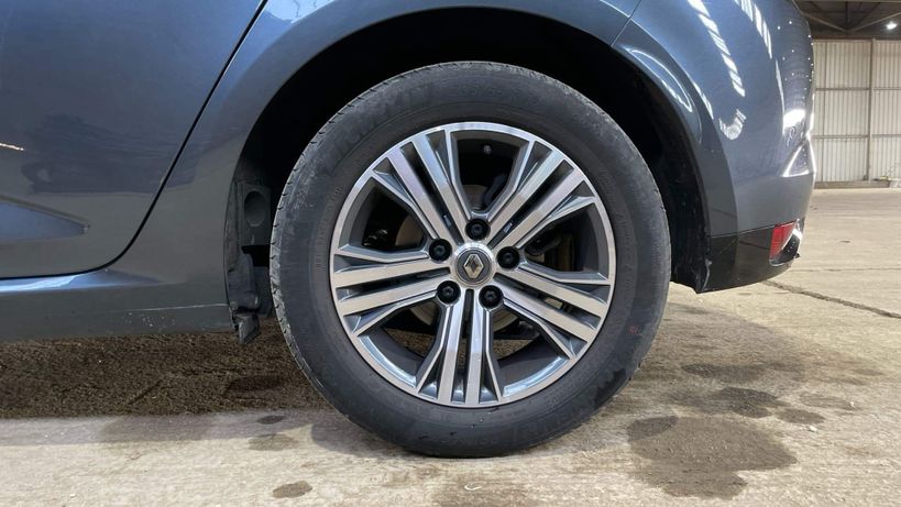 RENAULT MEGANE IV BERLINE 2021 - Photo n°9