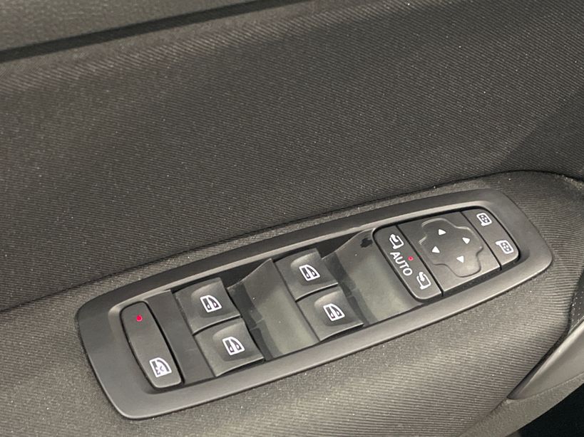 RENAULT MEGANE IV BERLINE 2023 - Photo n°35