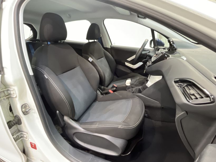 PEUGEOT 208 2015 - Photo n°37