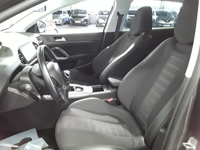 PEUGEOT 308 2018 - Photo n°6