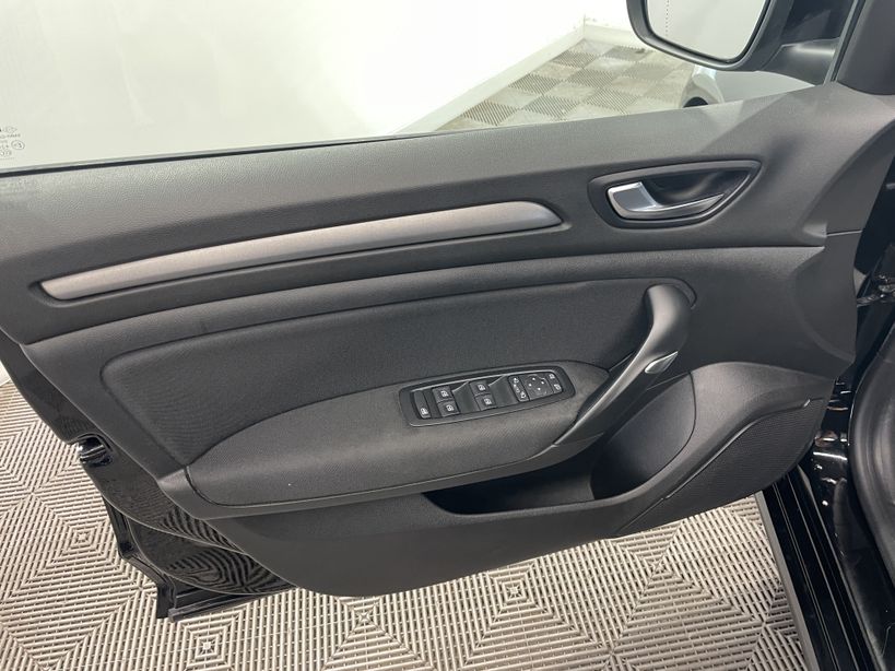 RENAULT MEGANE IV BERLINE 2022 - Photo n°10