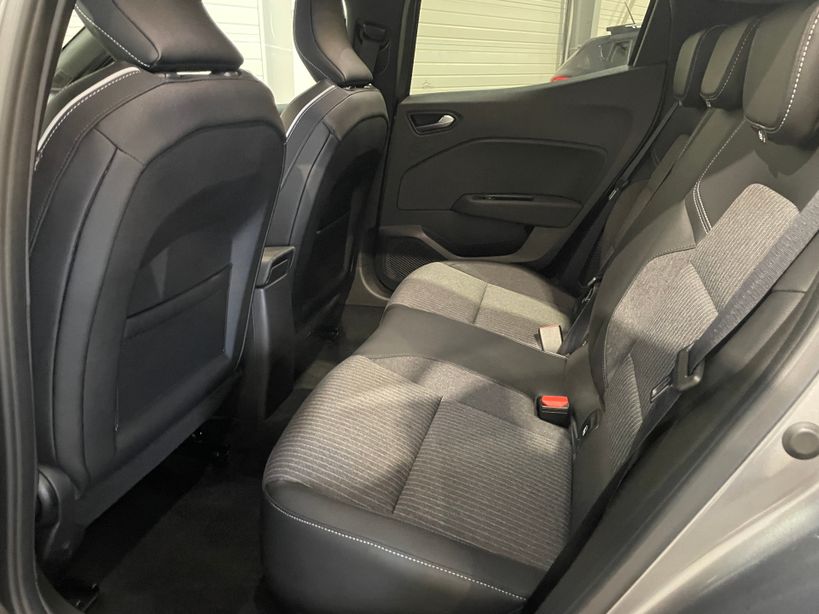 RENAULT CLIO V 2023 - Photo n°12