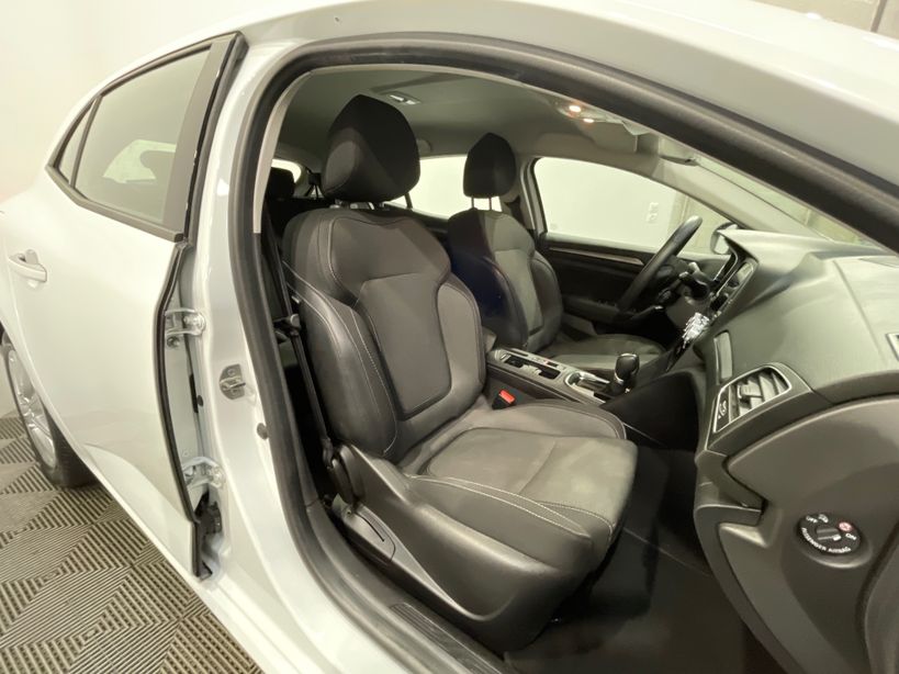 RENAULT MEGANE IV BERLINE 2023 - Photo n°44