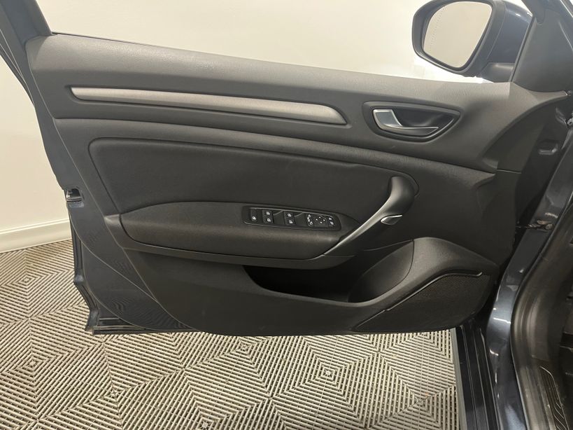 RENAULT MEGANE IV BERLINE 2022 - Photo n°32