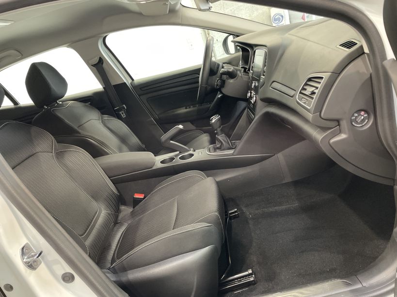 RENAULT MEGANE IV BERLINE BUSINESS 2020 - Photo n°18