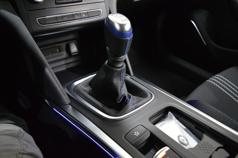RENAULT MEGANE IV BERLINE 2019 - Photo n°9