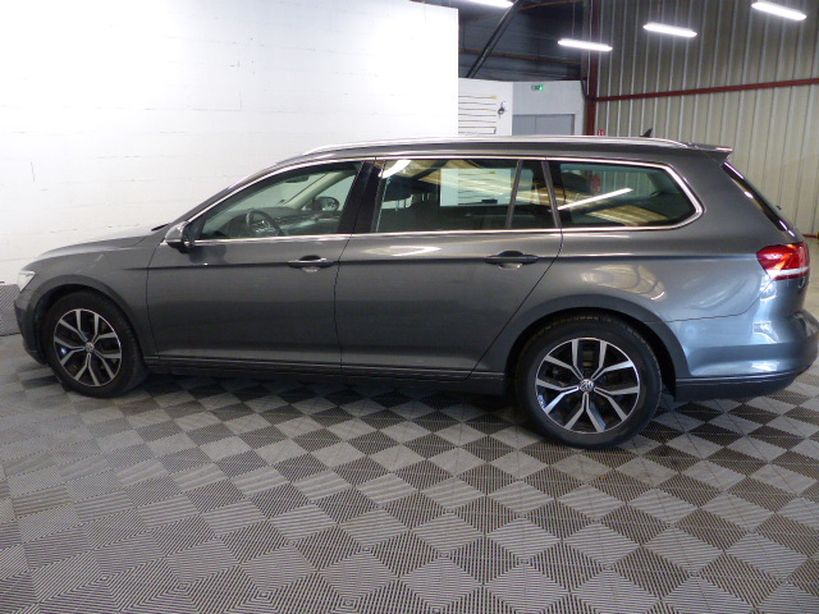 VOLKSWAGEN PASSAT SW 2018 - Photo n°29