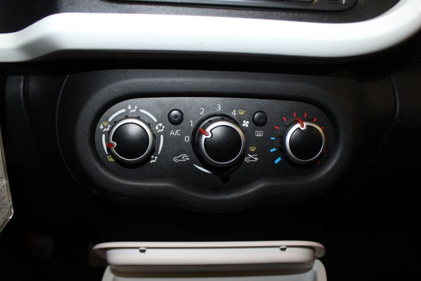 RENAULT TWINGO III 2019 - Photo n°16