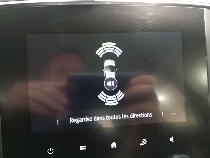 RENAULT MEGANE IV BERLINE 2021 - Photo n°23