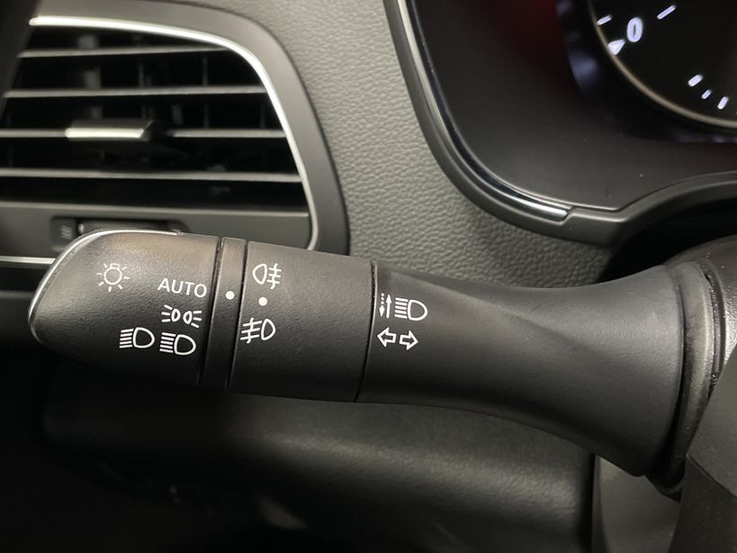 RENAULT MEGANE IV BERLINE 2022 - Photo n°28
