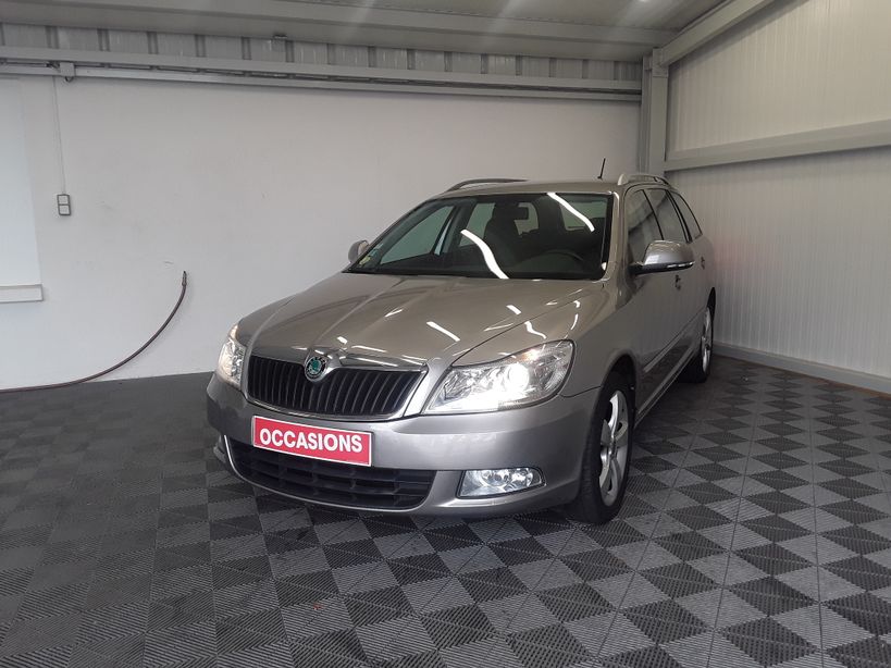 SKODA OCTAVIA COMBI 2012 - Photo n°1