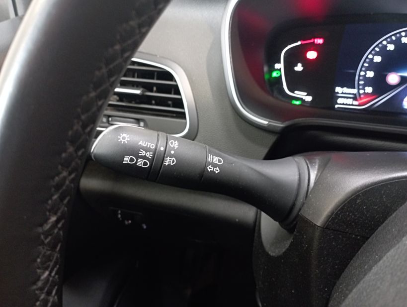 RENAULT MEGANE IV BERLINE 2021 - Photo n°28