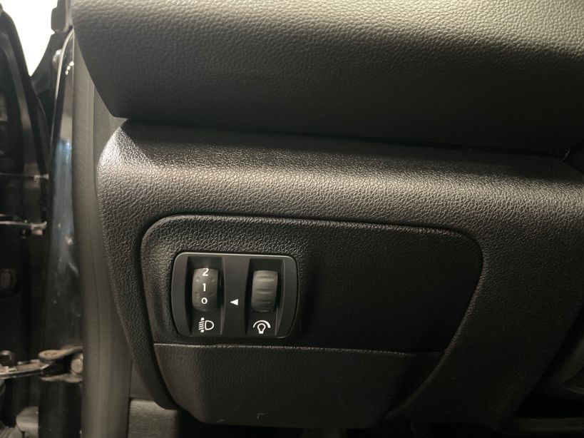 RENAULT MEGANE IV BERLINE 2022 - Photo n°22