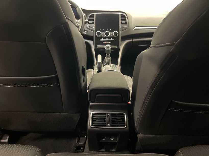 RENAULT MEGANE IV BERLINE 2021 - Photo n°37