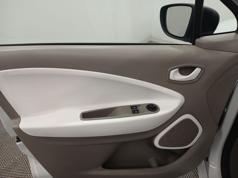 RENAULT ZOE 2017 - Photo n°10