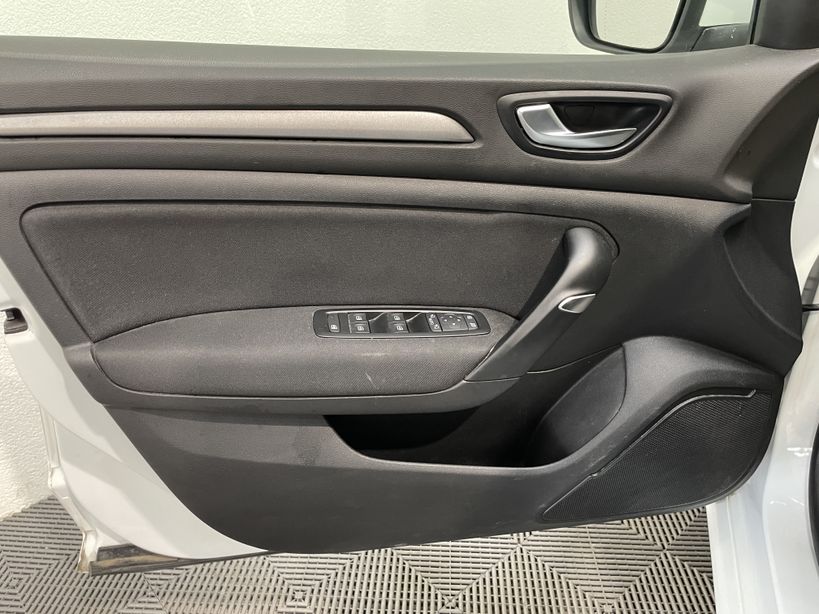 RENAULT MEGANE IV BERLINE 2021 - Photo n°33