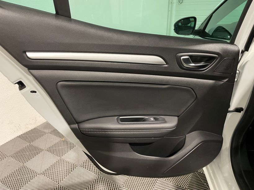 RENAULT MEGANE IV BERLINE 2022 - Photo n°16