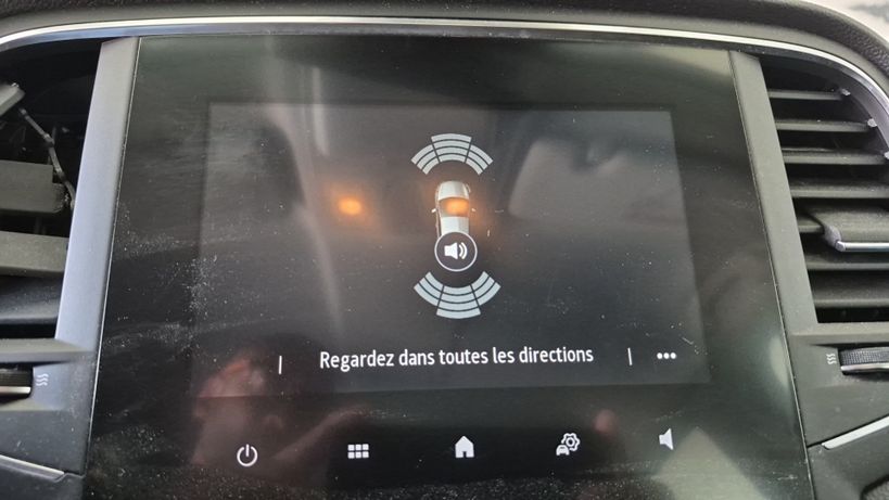 RENAULT MEGANE IV BERLINE 2022 - Photo n°12
