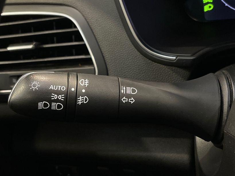 RENAULT MEGANE IV ESTATE 2022 - Photo n°28