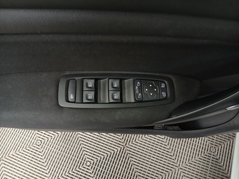 RENAULT MEGANE IV BERLINE 2021 - Photo n°11