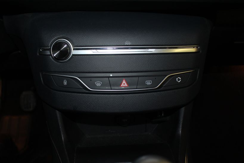 PEUGEOT 308 2019 - Photo n°15