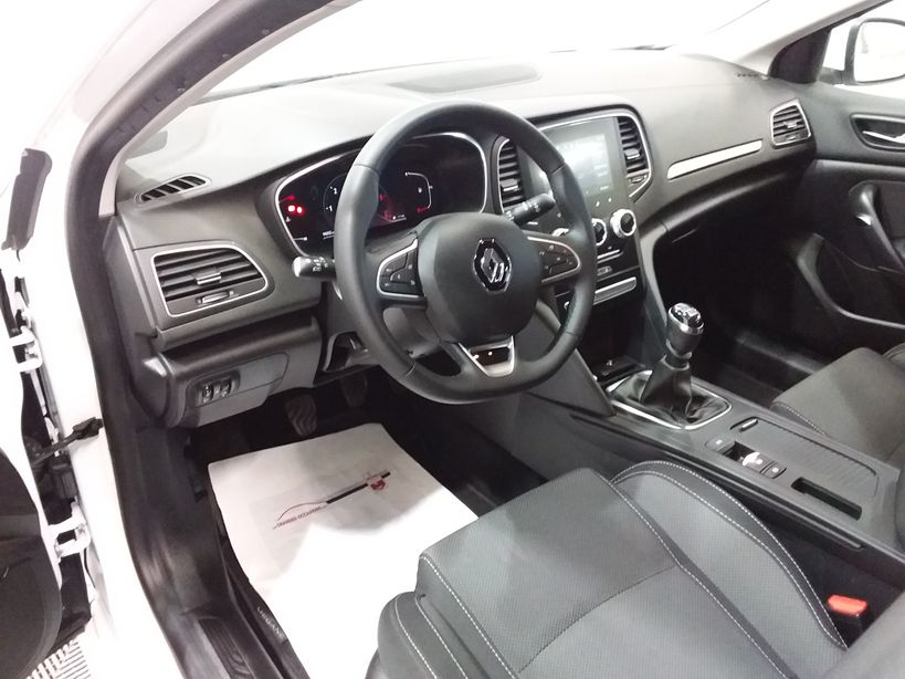 RENAULT MEGANE IV BERLINE 2023 - Photo n°12