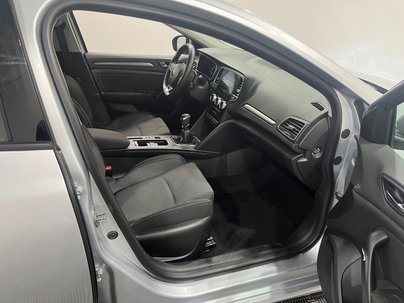 RENAULT MEGANE IV BERLINE 2023 - Photo n°32