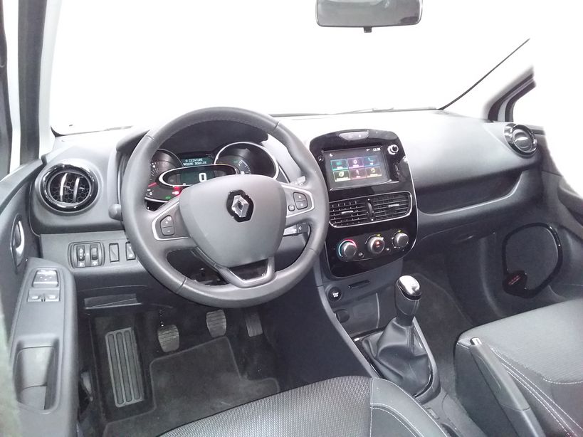 RENAULT CLIO IV 2017 - Photo n°8