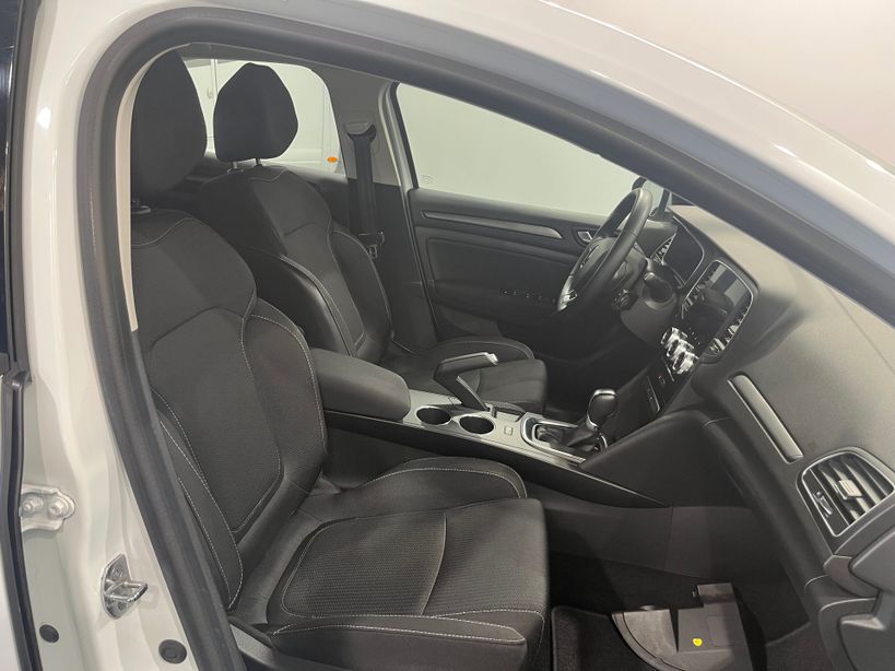 RENAULT MEGANE IV BERLINE 2022 - Photo n°24