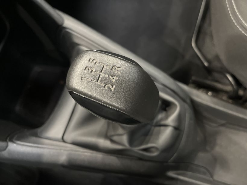 PEUGEOT 208 2013 - Photo n°15