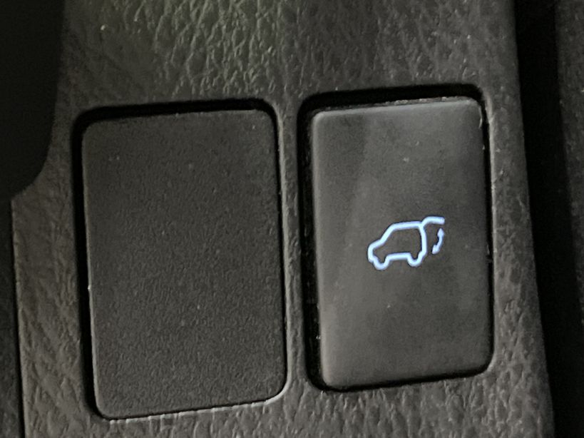 TOYOTA RAV4 HYBRIDE RC18 PRO 2019 - Photo n°34