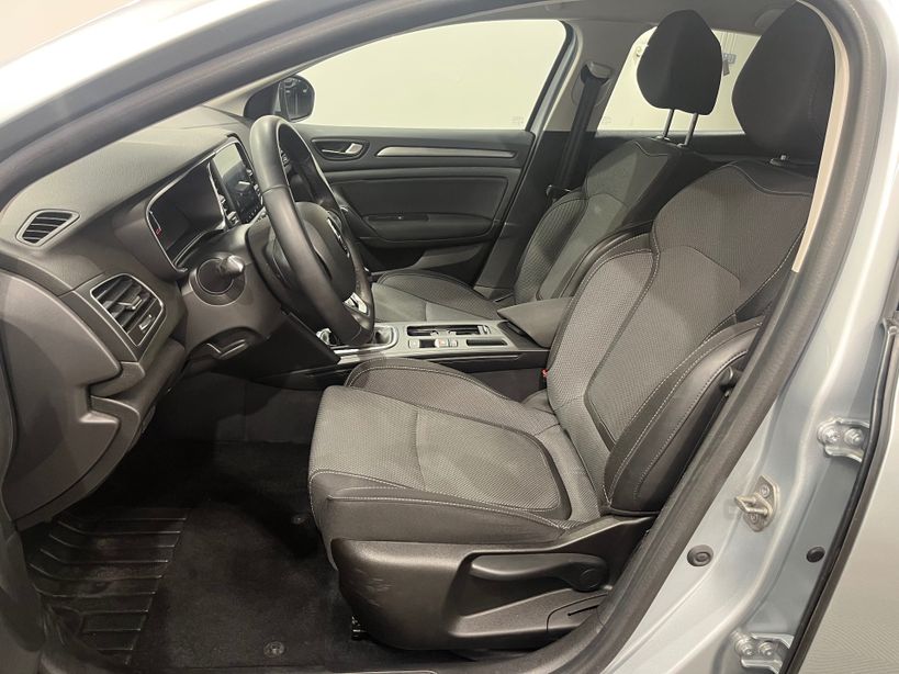 RENAULT MEGANE IV BERLINE 2023 - Photo n°33