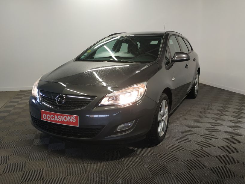 OPEL ASTRA SPORTS TOURER 2011 - Photo n°1