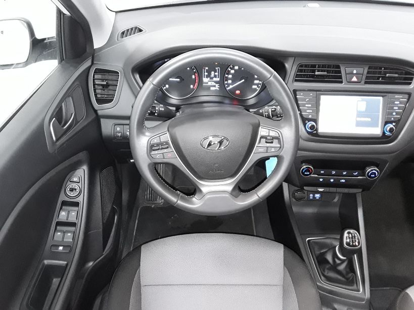 HYUNDAI i20 BUSINESS 2017 - Photo n°4