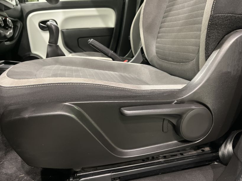 RENAULT TWINGO III 2018 - Photo n°32