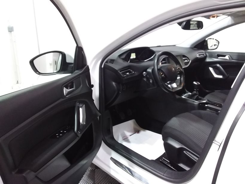 PEUGEOT 308 2020 - Photo n°12