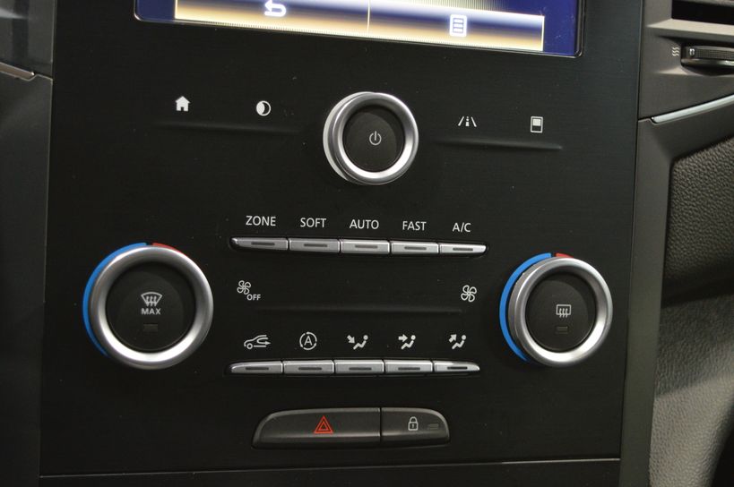 RENAULT MEGANE IV BERLINE BUSINESS 2017 - Photo n°17