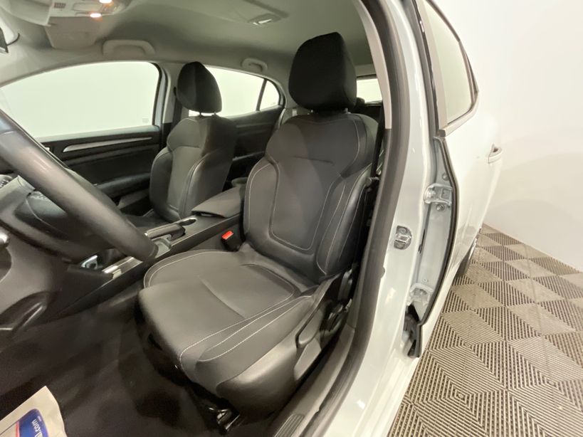 RENAULT MEGANE IV BERLINE 2021 - Photo n°9