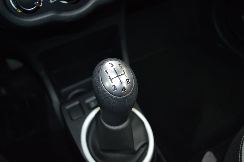 RENAULT TWINGO III 2015 - Photo n°19