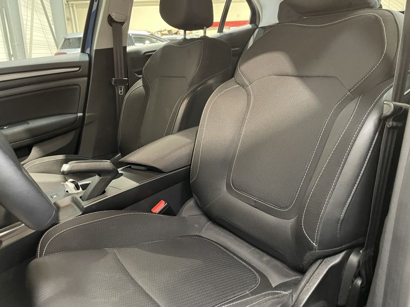 RENAULT MEGANE IV BERLINE 2021 - Photo n°11