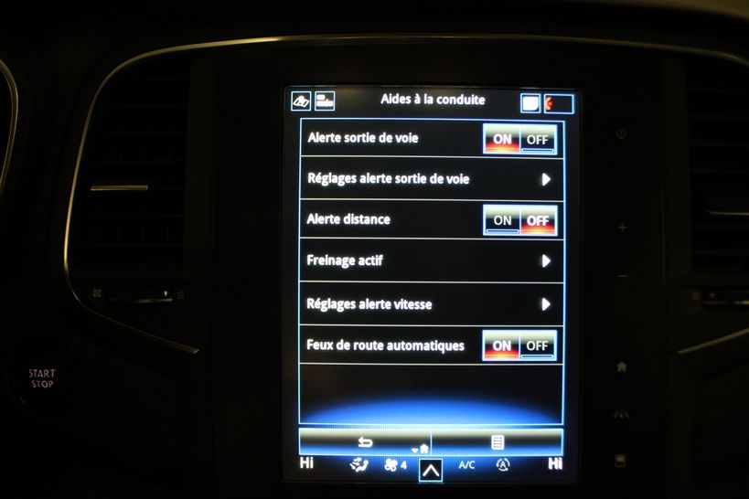 RENAULT MEGANE IV BERLINE 2020 - Photo n°20