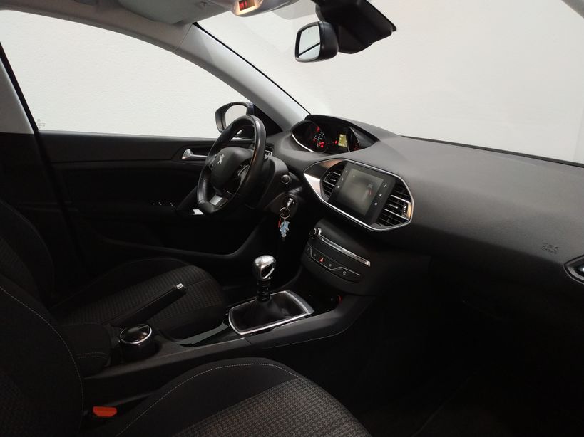 PEUGEOT 308 2019 - Photo n°11